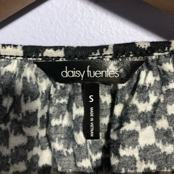 🦋Daisy Fuentes blouse🦋 - Picture 4 of 5